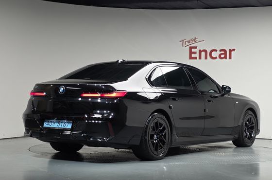 BMW i7 eDrive 50 M Sport — пробег 34 681 км — фото 2 из 5