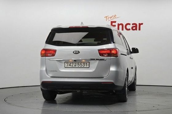 Kia Carnival 11-Seater Deluxe — пробег 86 023 км — фото 4 из 5