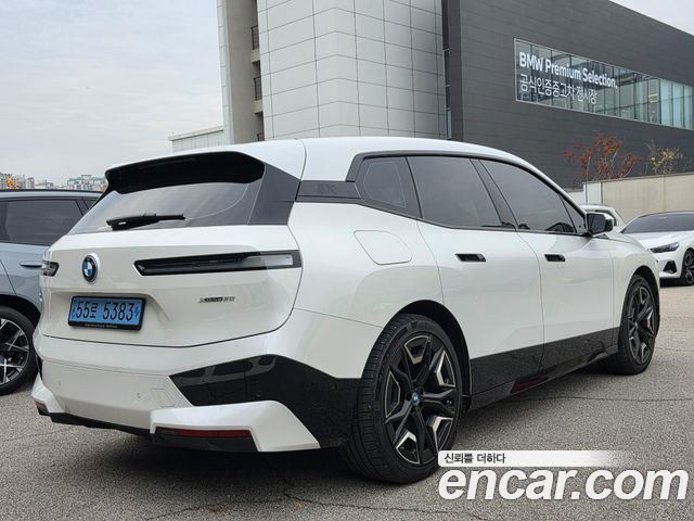 BMW iX xDrive50 Sports Plus — пробег 56 028 км — фото 2 из 5