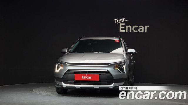 Kia Niro Prestige — пробег 16 046 км — фото 3 из 5