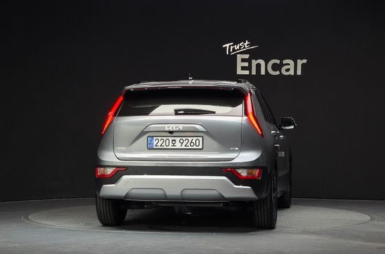 Kia Niro Prestige — пробег 16 046 км — фото 4 из 5