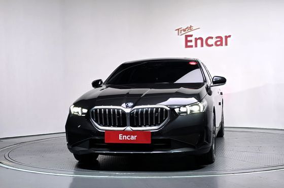 BMW i5 eDrive 40 — пробег 35 664 км — фото 3 из 5