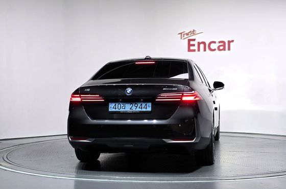 BMW i5 eDrive 40 — пробег 35 664 км — фото 4 из 5