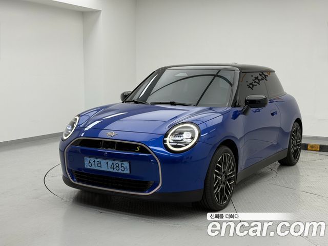 Mini Cooper SE Favoured — пробег 4 044 км — фото 1 из 5
