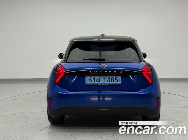 Mini Cooper SE Favoured — пробег 4 044 км — фото 4 из 5