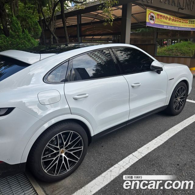 Porsche Cayenne 3.0 E-Hybrid Coupe — пробег 25 891 км — фото 3 из 5