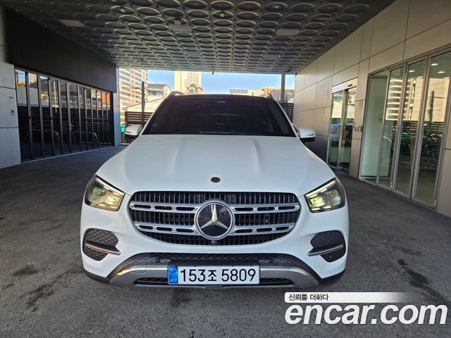 Mercedes-Benz GLE-Class GLE300d 4MATIC — пробег 3 900 км — фото 2 из 5