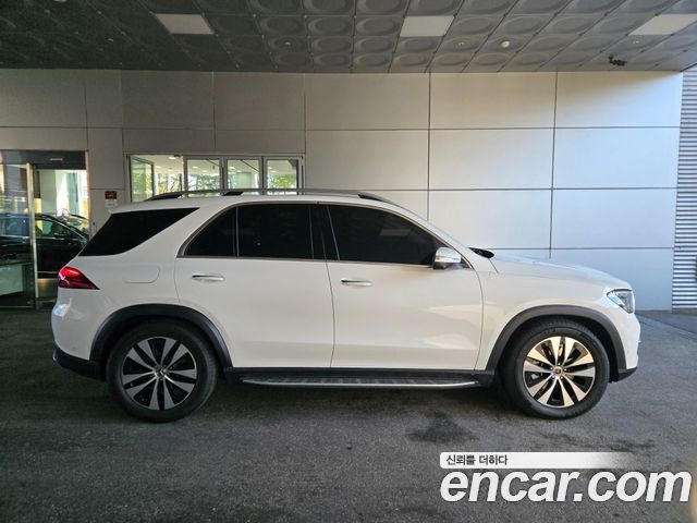 Mercedes-Benz GLE-Class GLE300d 4MATIC — пробег 3 900 км — фото 4 из 5