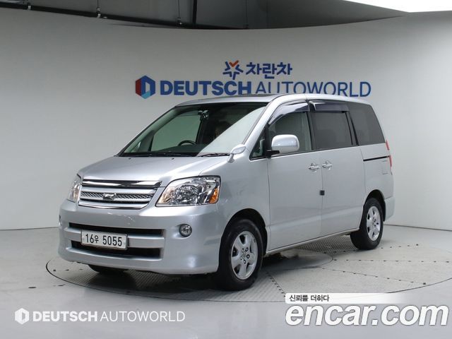 Toyota Noah 2.0 — пробег 187 746 км — фото 1 из 5