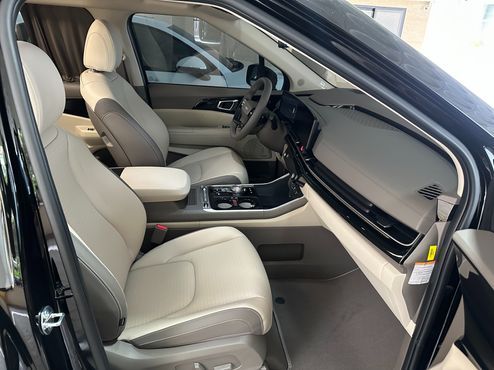 Kia Carnival HEV 4-Seater Hi Limousine Signature — пробег 6 800 км — фото 5 из 5