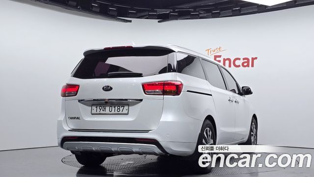 Kia Carnival 9-seater Luxury — пробег 174 971 км — фото 2 из 5
