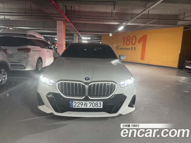 BMW 5-Series 520i M Sport — пробег 17 500 км — фото 1 из 5