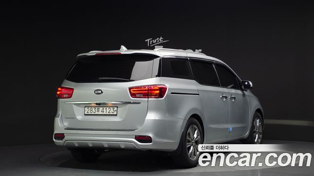 Kia Carnival 9-Seater Noblesse — пробег 81 029 км — фото 2 из 5