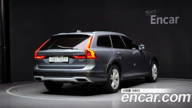 Volvo V90 D5 AWD — пробег 134 782 км — фото 2 из 5