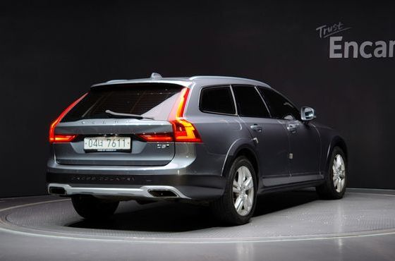 Volvo V90 D5 AWD — пробег 134 782 км — фото 2 из 5