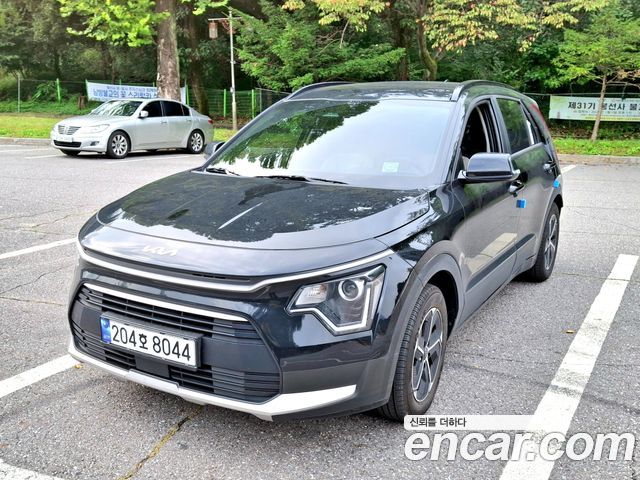 Kia Niro Prestige — пробег 18 000 км — фото 1 из 5