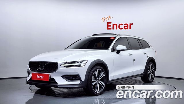 Volvo V60 T5 Pro AWD — пробег 89 077 км — фото 1 из 5