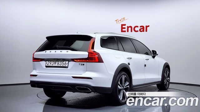 Volvo V60 T5 Pro AWD — пробег 89 077 км — фото 2 из 5