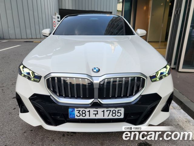BMW 5-Series 520i M Sport — пробег 1 020 км — фото 1 из 5
