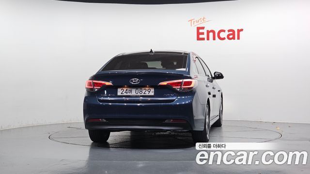 Hyundai Sonata 2.0 HEV Premium — пробег 111 905 км — фото 4 из 5