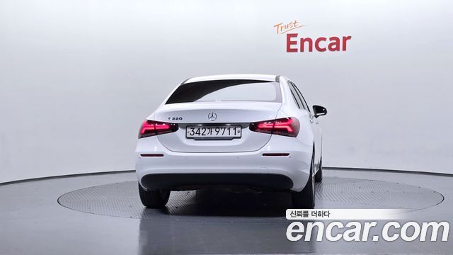 Mercedes-Benz A-Class A220 Sedan — пробег 57 955 км — фото 4 из 5