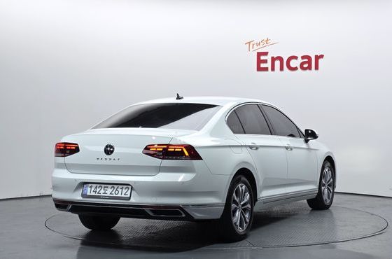 Volkswagen Passat 2.0 TDI Premium — пробег 29 313 км — фото 2 из 5