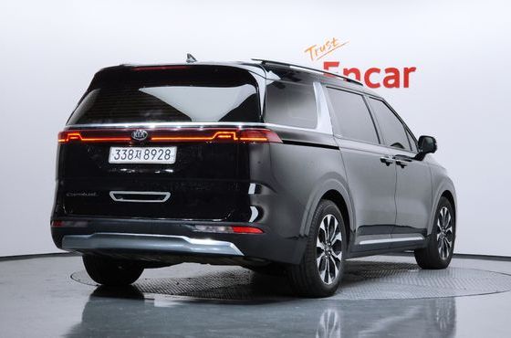 Kia Carnival 9-Seater Signature — пробег 95 584 км — фото 2 из 5