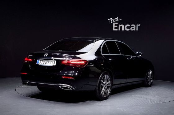 Mercedes-Benz E-Class E250 Avantgarde — пробег 30 796 км — фото 2 из 5