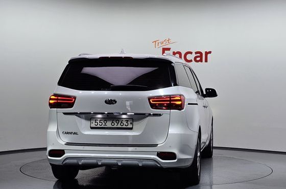 Kia Carnival 9-Seater Prstige — пробег 75 253 км — фото 4 из 5