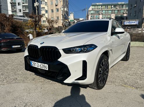 BMW X6 xDrive40i M Sport — пробег 1 057 км — фото 1 из 5