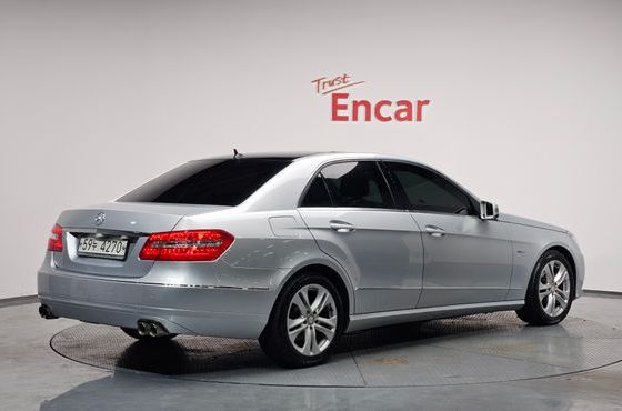 Mercedes-Benz E-Class E200 CGI Avantgarde — пробег 108 239 км — фото 2 из 5