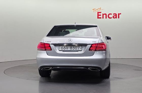 Mercedes-Benz E-Class E220 CDI Avantgarde — пробег 165 956 км — фото 4 из 5