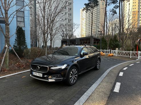 Volvo V90 B5 Ultimate AWD — пробег 22 500 км — фото 2 из 5