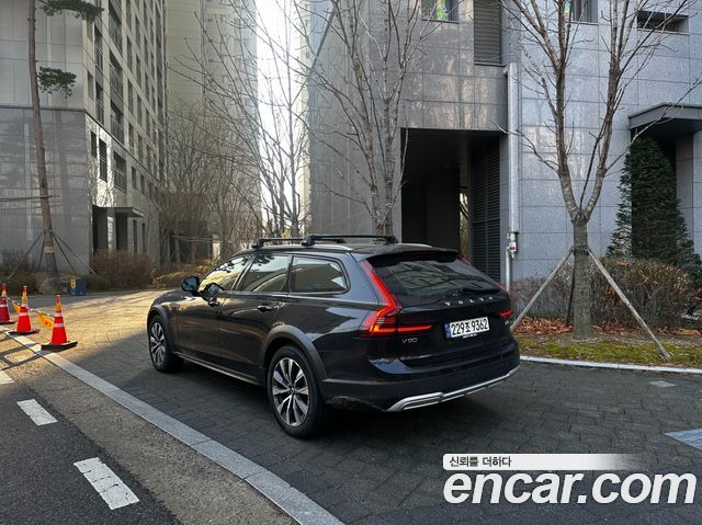 Volvo V90 B5 Ultimate AWD — пробег 22 500 км — фото 4 из 5