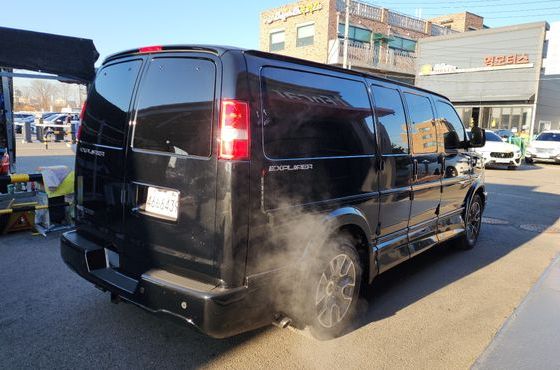 Chevrolet Express Van 6.5 — пробег 1 875 км — фото 2 из 5
