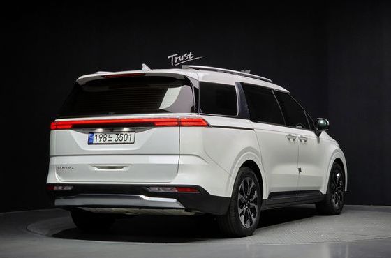 Kia Carnival 9-Seater Signature — пробег 56 530 км — фото 2 из 5