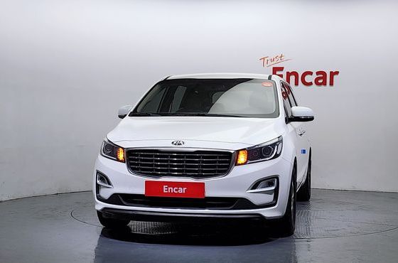 Kia Carnival 11-Seater Deluxe — пробег 121 793 км — фото 3 из 5