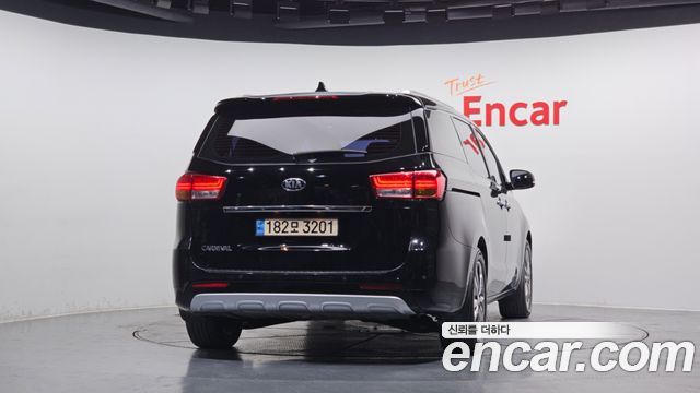 Kia Carnival из Кореи Encar