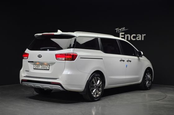 Kia Carnival 9-seater Prestige — пробег 119 182 км — фото 2 из 5