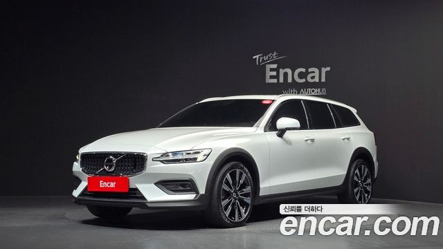 Volvo V60 B5 Pro AWD — пробег 111 040 км — фото 1 из 5
