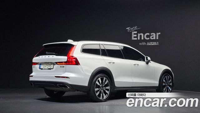 Volvo V60 B5 Pro AWD — пробег 111 040 км — фото 2 из 5