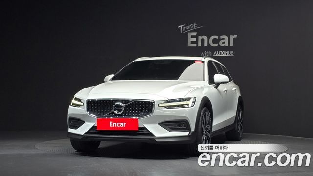 Volvo V60 B5 Pro AWD — пробег 111 040 км — фото 3 из 5