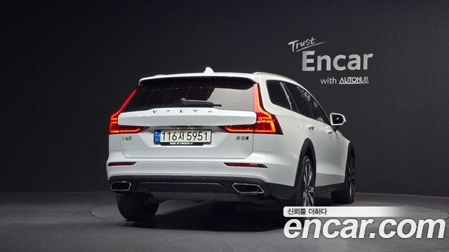 Volvo V60 B5 Pro AWD — пробег 111 040 км — фото 4 из 5