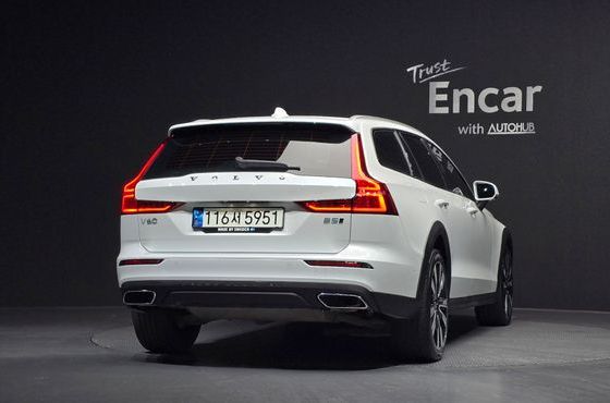 Volvo V60 B5 Pro AWD — пробег 111 040 км — фото 4 из 5