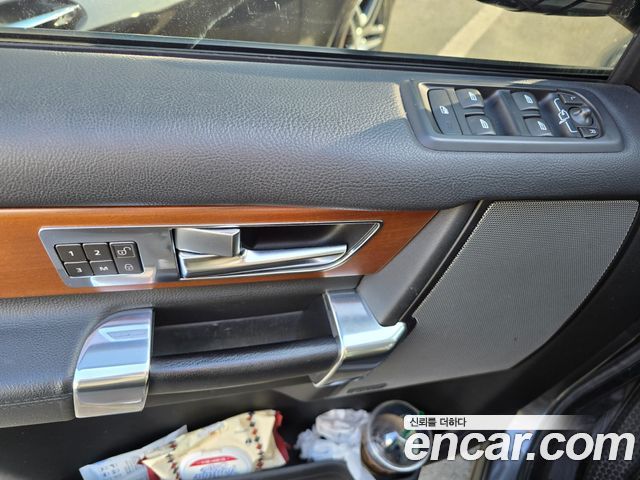 Land Rover Discovery 3.0 SDV6 SE — пробег 240 000 км — фото 3 из 5