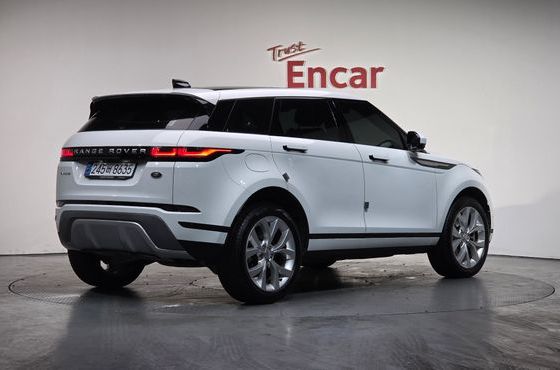 Land Rover Range Rover Evoque P250 SE — пробег 33 090 км — фото 2 из 5