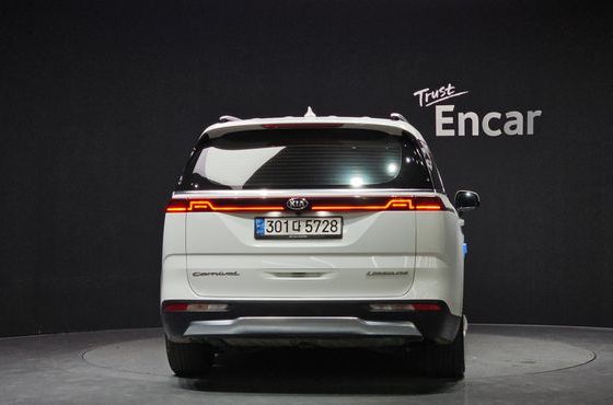 Kia Carnival 7-Seater Signature — пробег 94 999 км — фото 4 из 5