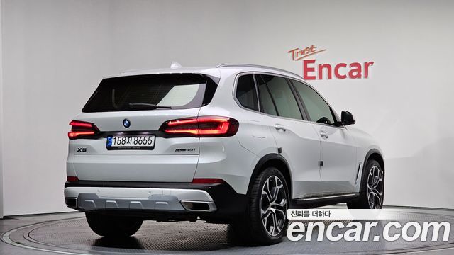 BMW X5 xDrive 40i xLine — пробег 29 801 км — фото 2 из 5