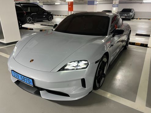 Porsche Taycan Base 4 — пробег 5 100 км — фото 3 из 5
