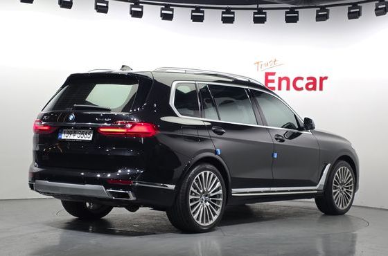 BMW X7 xDrive 40i Design Pure Excellence 7-Seater — пробег 50 493 км — фото 2 из 5